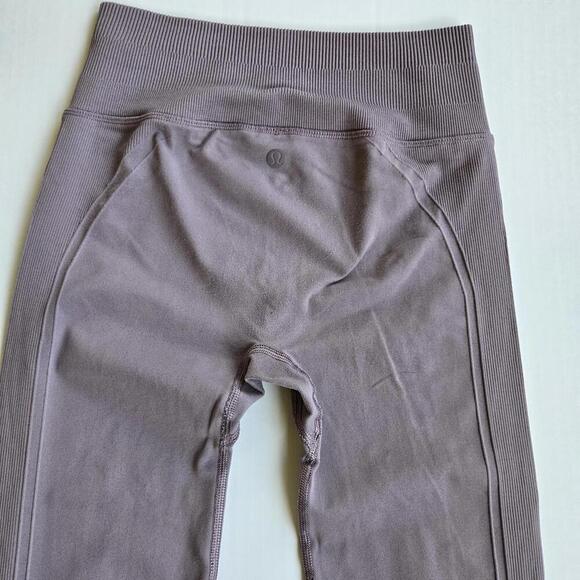 Lululemon Women's High-Waisted Seamless Leggings in Mauve - Picture 5 of 9